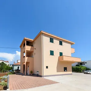 Robi Apartament